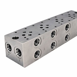 Hyvair standard manifold aluminum, 4 station, MD05-4S-8AB-12, with multiple port sizes and threaded. — islandhydraulicsupply.com